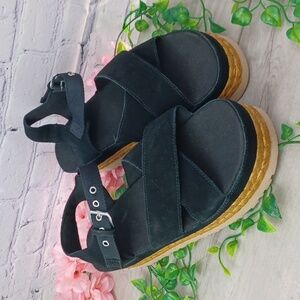 UGG Aubrey Ankle Platform NWOB